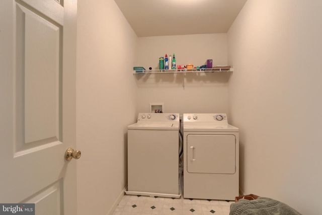 10 LION LN, Jonestown, PA 17038