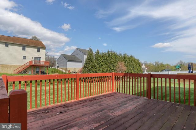 10 LION LN, Jonestown, PA 17038
