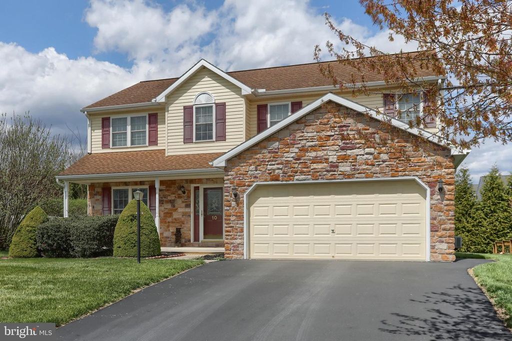 10 LION LN, Jonestown, PA 17038