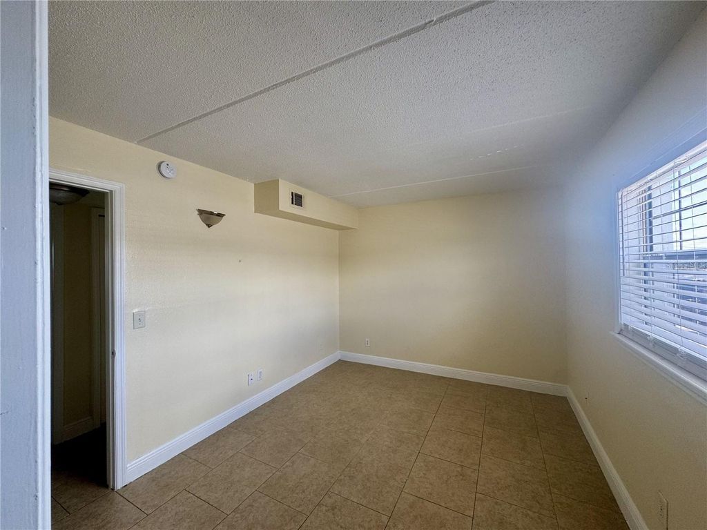 Image 8 of property listing at 1400 EUDORA ROAD D35, Mount Dora, FL 32757