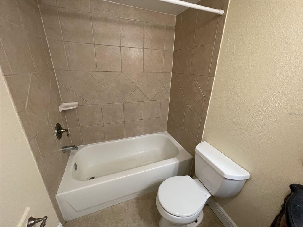 Image 10 of property listing at 1400 EUDORA ROAD D35, Mount Dora, FL 32757