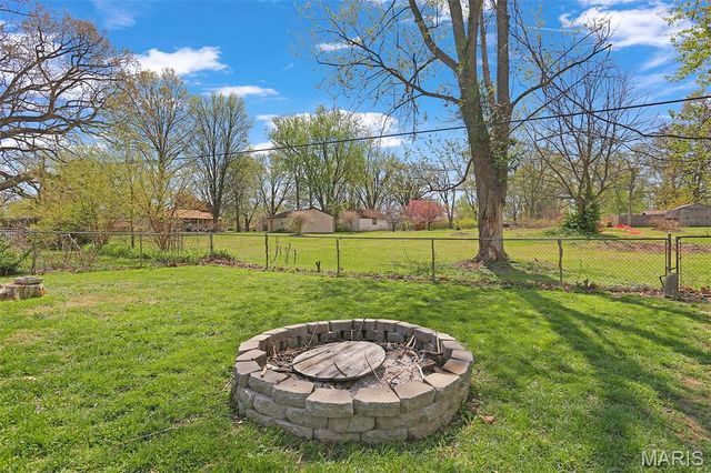 829 Oakdale Drive, East Alton, IL 62024
