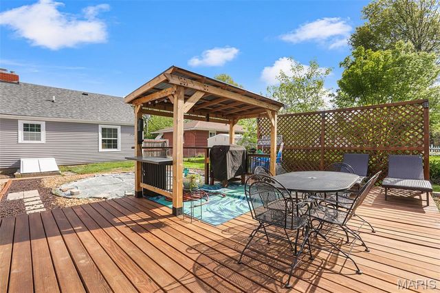 829 Oakdale Drive, East Alton, IL 62024