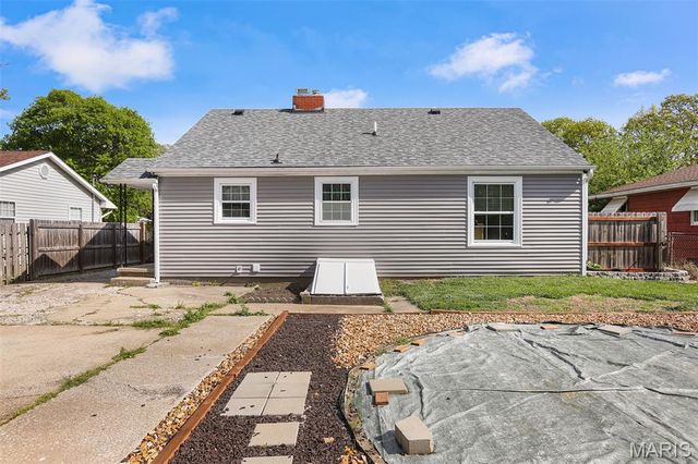 829 Oakdale Drive, East Alton, IL 62024