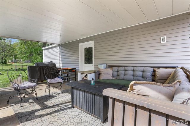 829 Oakdale Drive, East Alton, IL 62024