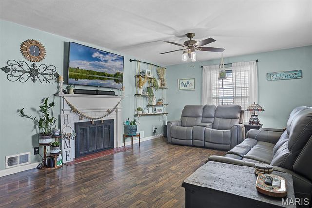 829 Oakdale Drive, East Alton, IL 62024