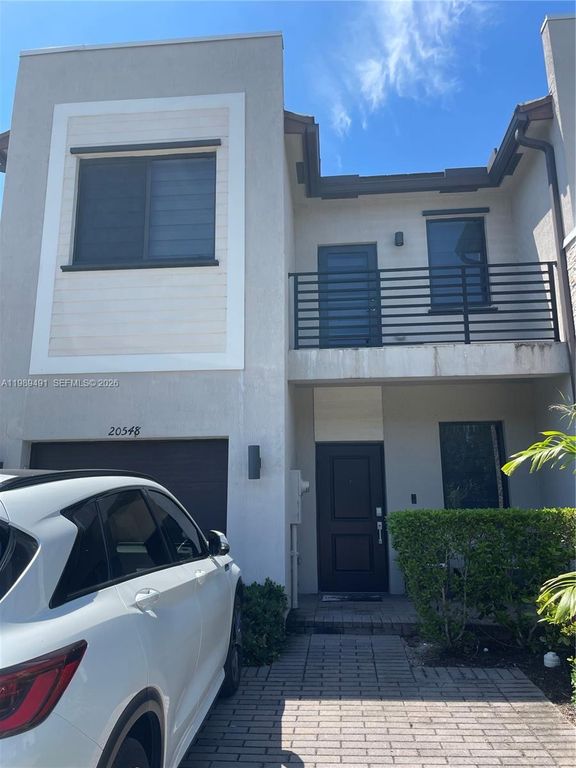 20548 NE 5th Pl, Miami, FL 33179