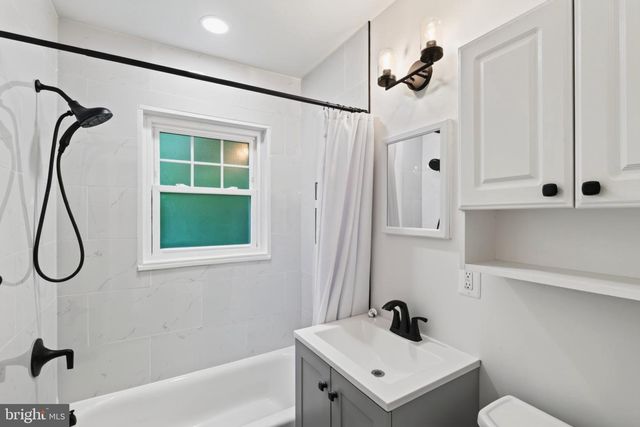 2113 ROLLINS DR, Alexandria, VA 22307