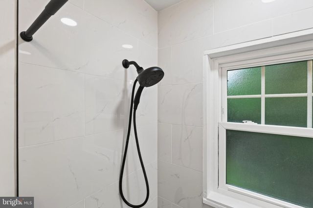 2113 ROLLINS DR, Alexandria, VA 22307