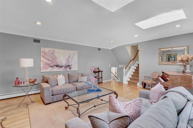 1993 Lowell Lane, Merrick, NY 11566