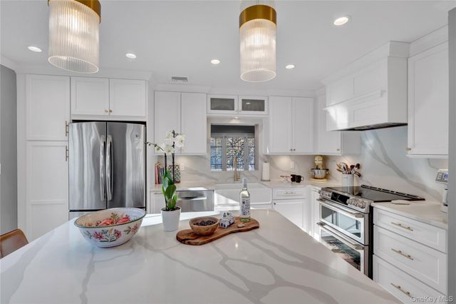 1993 Lowell Lane, Merrick, NY 11566