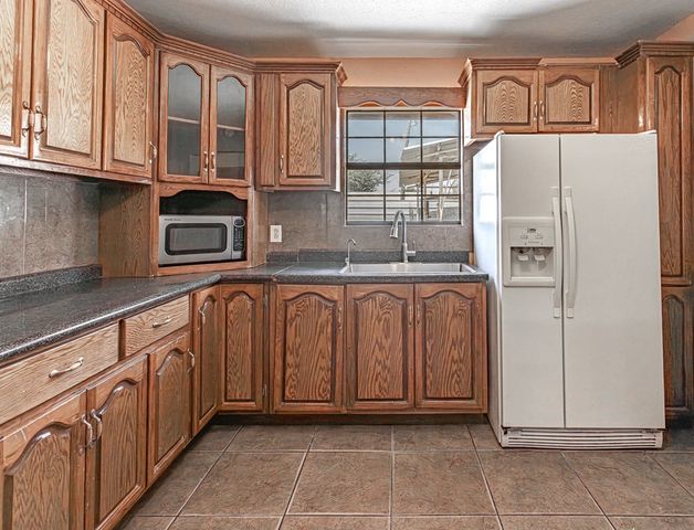 6708 E County Rd 98, Midland, TX 79706