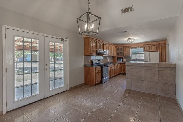 6708 E County Rd 98, Midland, TX 79706