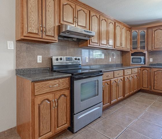 6708 E County Rd 98, Midland, TX 79706