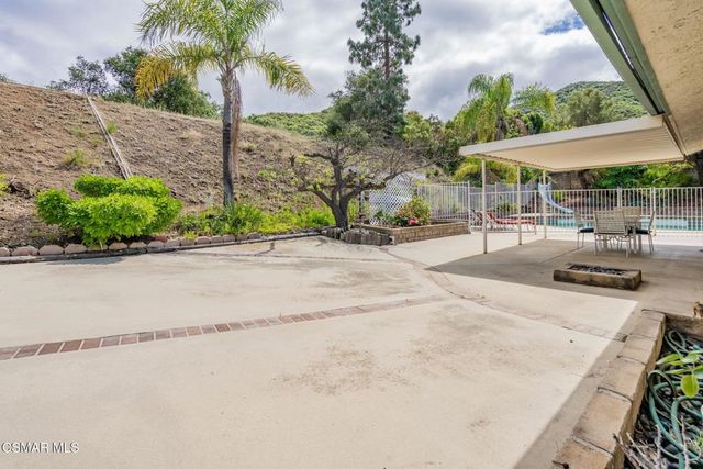 320 Hickory Grove Drive, Newbury Park, CA 91320