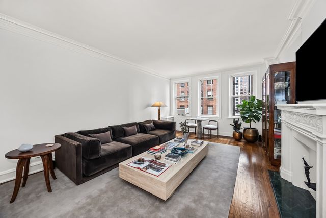 3300 N Lake Shore Drive 8D, Chicago, IL 60657