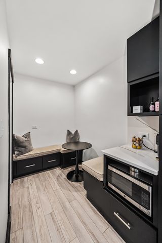 3300 N Lake Shore Drive 8D, Chicago, IL 60657