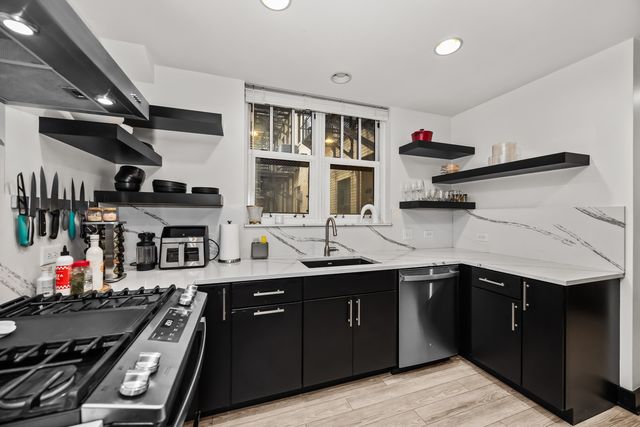 3300 N Lake Shore Drive 8D, Chicago, IL 60657