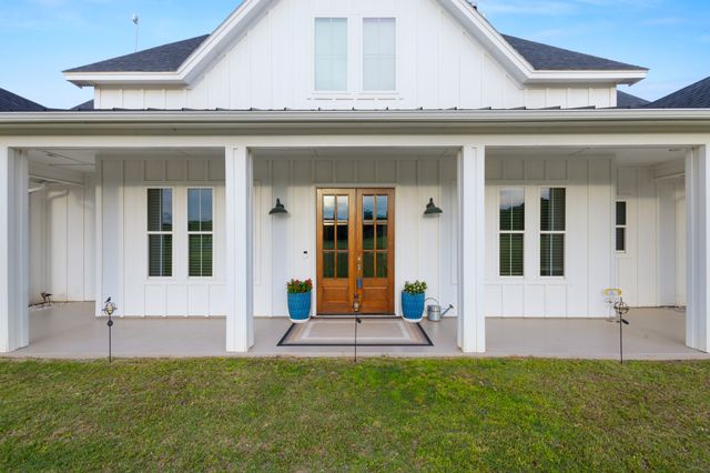 2972 N Trinity Street, Decatur, TX 76234