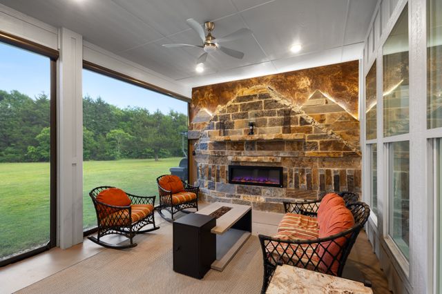 2972 N Trinity Street, Decatur, TX 76234