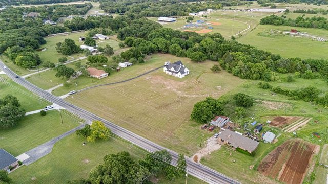 2972 N Trinity Street, Decatur, TX 76234