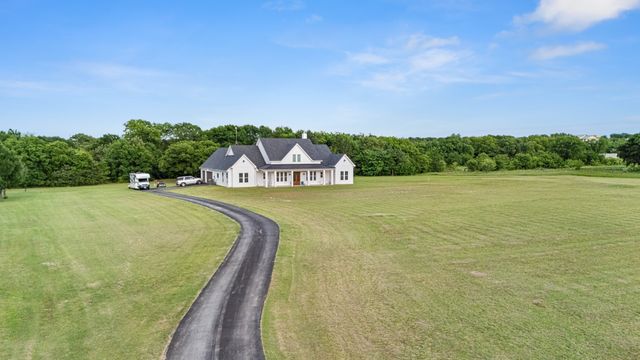 2972 N Trinity Street, Decatur, TX 76234