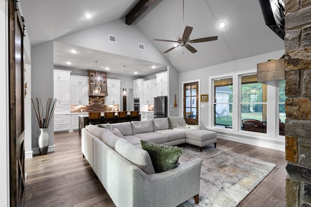 2972 N Trinity Street, Decatur, TX 76234