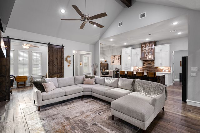 2972 N Trinity Street, Decatur, TX 76234