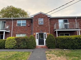 4 Kingswood Dr 3, Abington, MA 02351