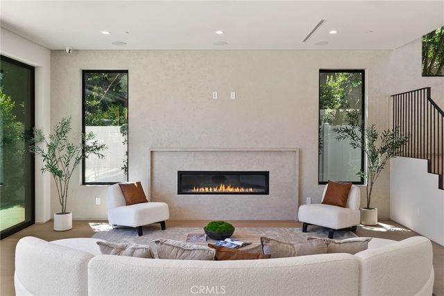 14738 Otsego Street, Sherman Oaks, CA 91403