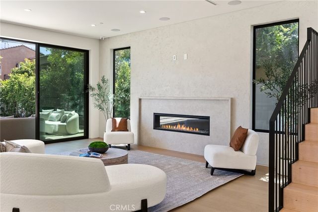 14738 Otsego Street, Sherman Oaks, CA 91403