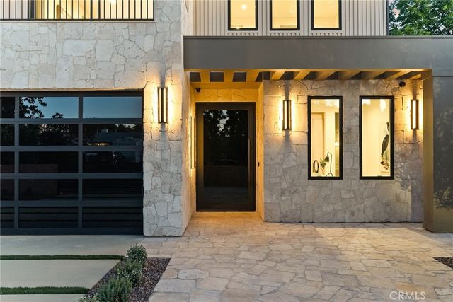 14738 Otsego Street, Sherman Oaks, CA 91403