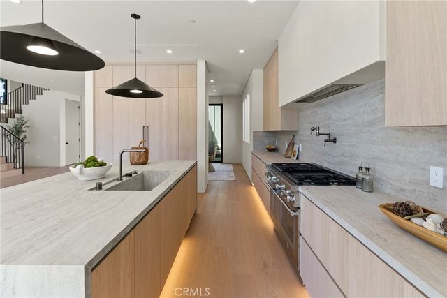 14738 Otsego Street, Sherman Oaks, CA 91403