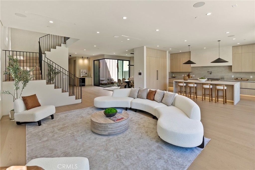 Image 12 of property listing at 14738 Otsego Street, Sherman Oaks, CA 91403