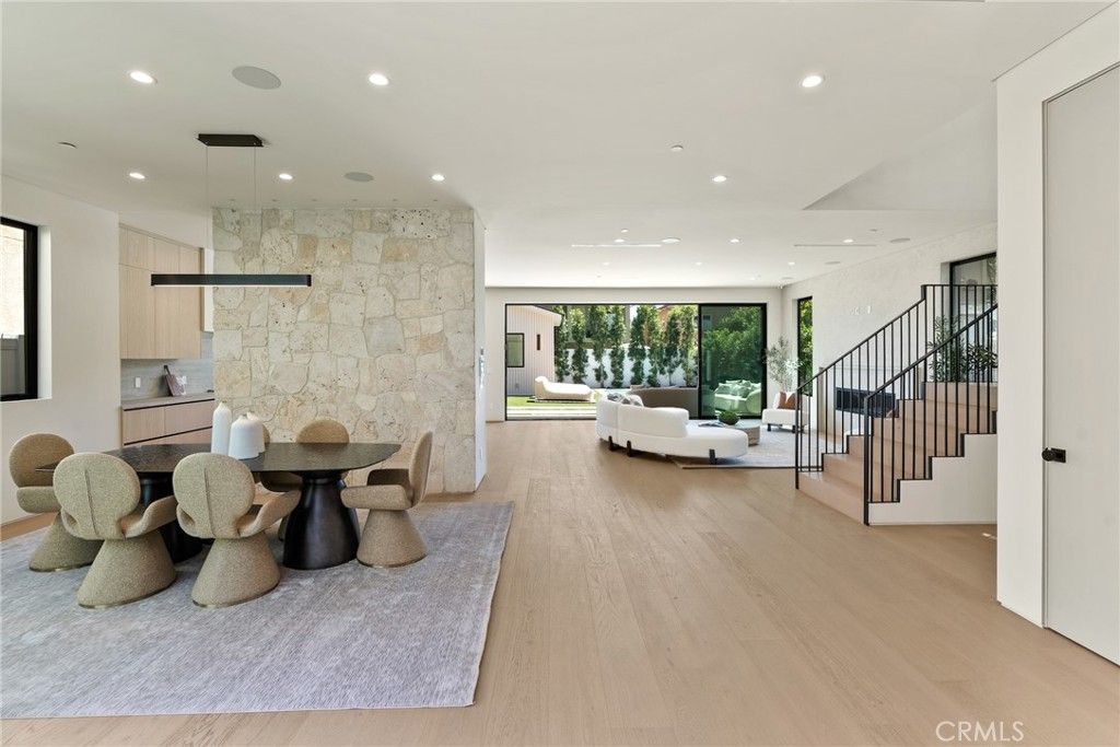 Image 16 of property listing at 14738 Otsego Street, Sherman Oaks, CA 91403