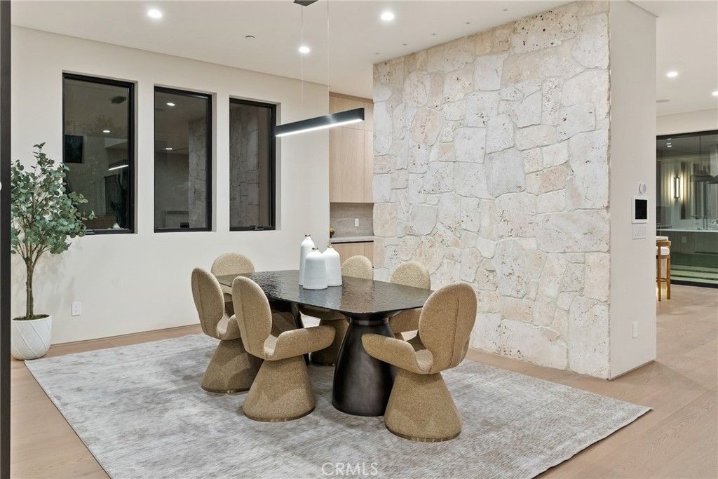 Image 24 of property listing at 14738 Otsego Street, Sherman Oaks, CA 91403