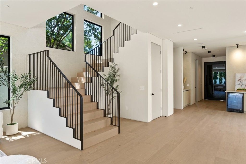 Image 25 of property listing at 14738 Otsego Street, Sherman Oaks, CA 91403