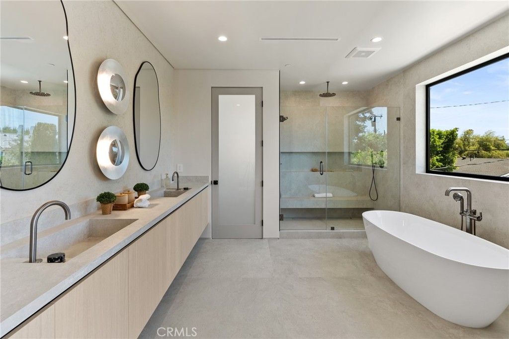 Image 33 of property listing at 14738 Otsego Street, Sherman Oaks, CA 91403