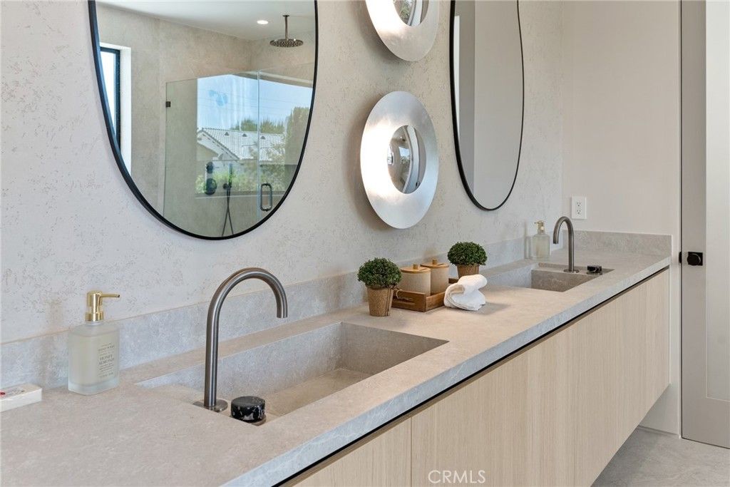 Image 36 of property listing at 14738 Otsego Street, Sherman Oaks, CA 91403