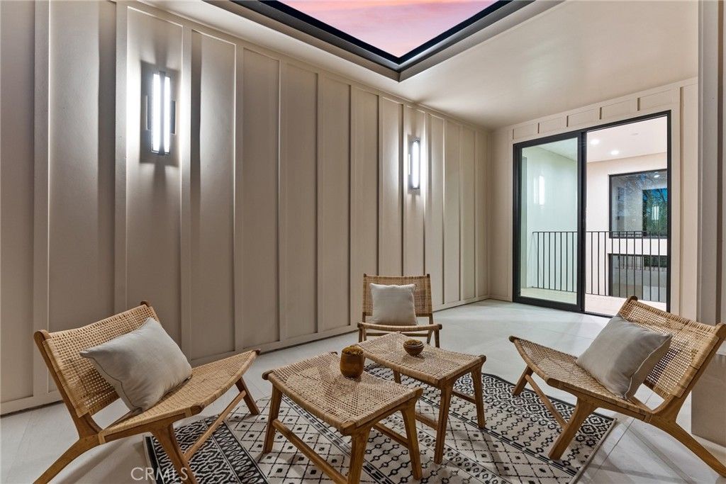 Image 39 of property listing at 14738 Otsego Street, Sherman Oaks, CA 91403