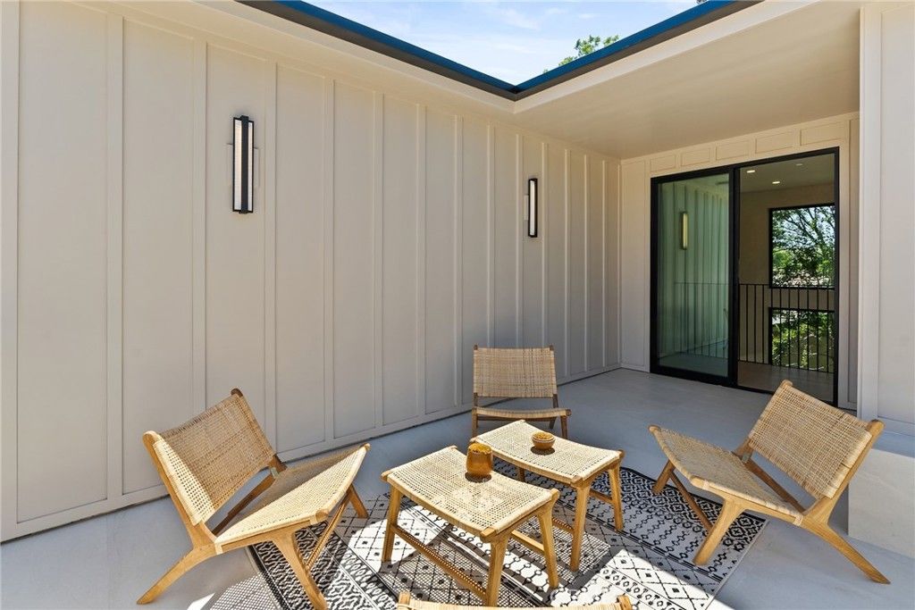 Image 40 of property listing at 14738 Otsego Street, Sherman Oaks, CA 91403