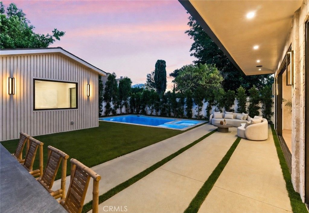 Image 60 of property listing at 14738 Otsego Street, Sherman Oaks, CA 91403