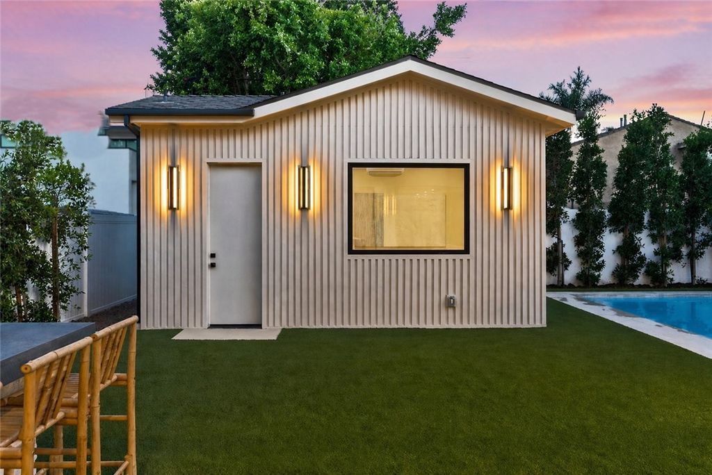 Image 61 of property listing at 14738 Otsego Street, Sherman Oaks, CA 91403