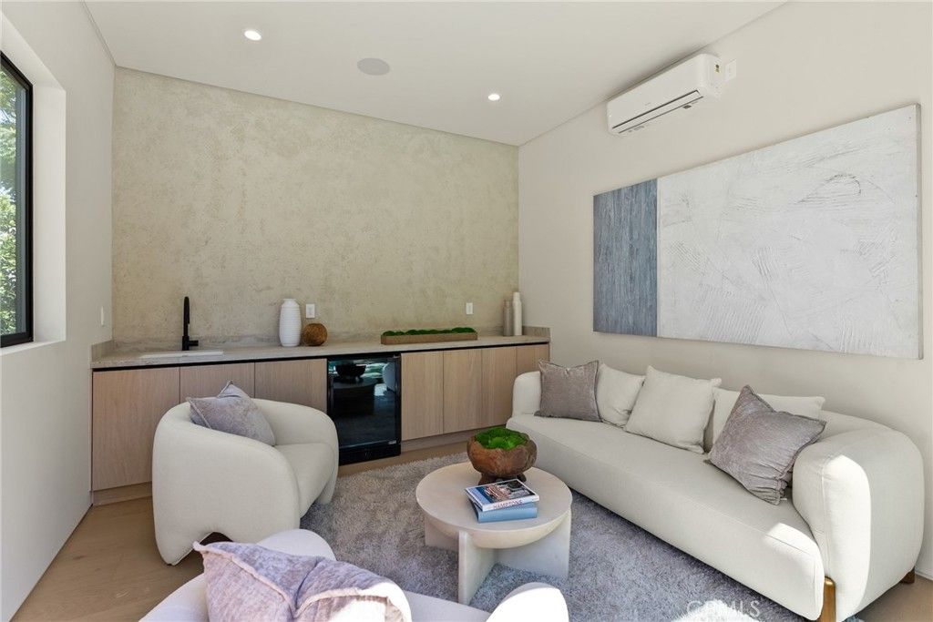 Image 62 of property listing at 14738 Otsego Street, Sherman Oaks, CA 91403