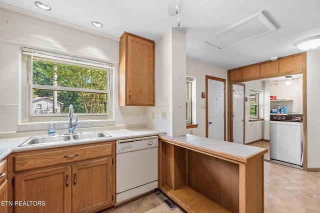 173 California Ave, Oak Ridge, TN 37830