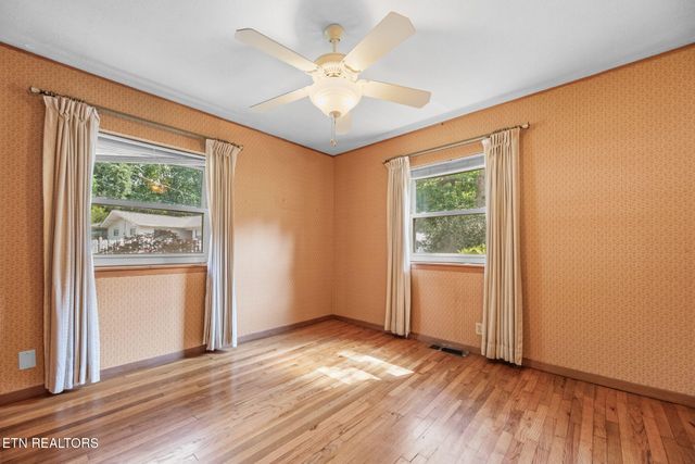 173 California Ave, Oak Ridge, TN 37830