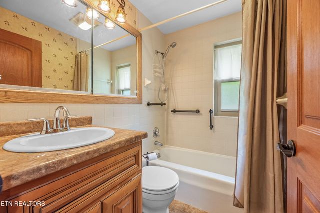 173 California Ave, Oak Ridge, TN 37830