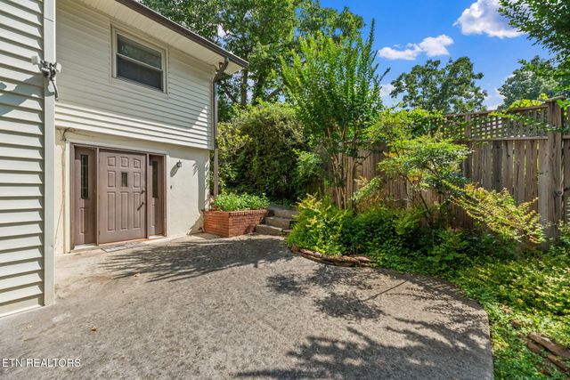 173 California Ave, Oak Ridge, TN 37830