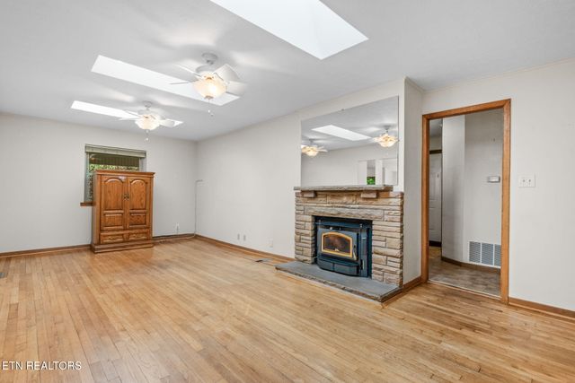 173 California Ave, Oak Ridge, TN 37830
