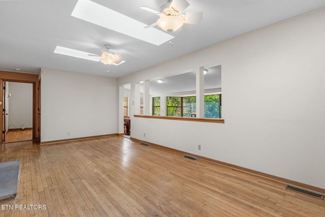173 California Ave, Oak Ridge, TN 37830